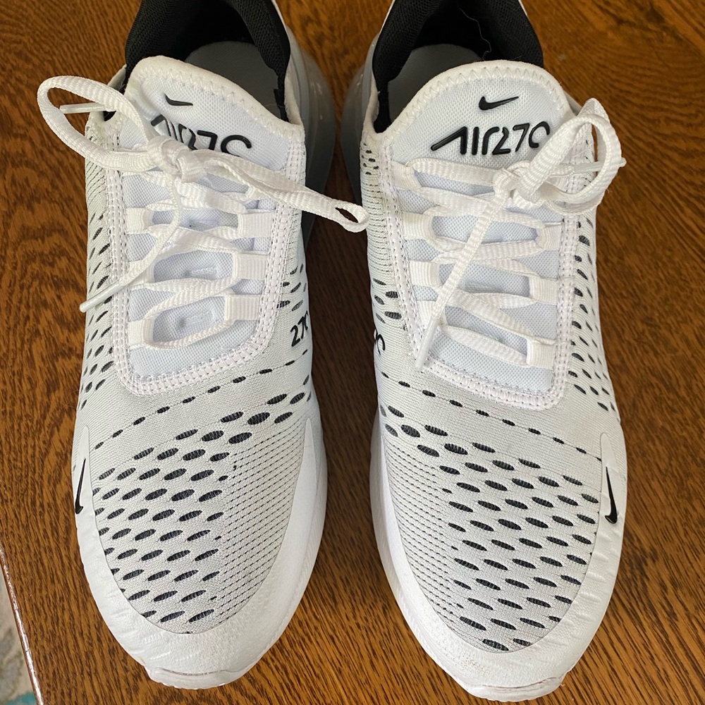 Woman’s Nike AirMax 270